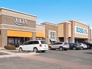 Oak Park Commons is within a prominent and affluent suburban area. Image courtesy of Mid-America Real Estate Corp.
